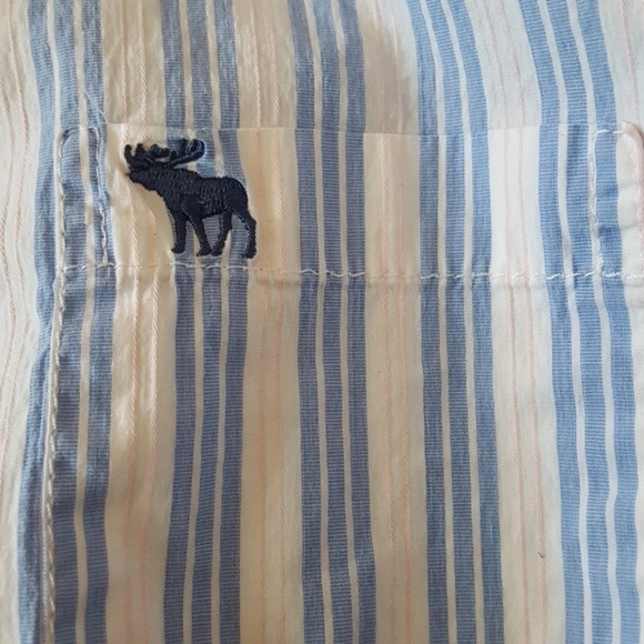 Lightweight long sleeve button down top - Picture 2 of 4